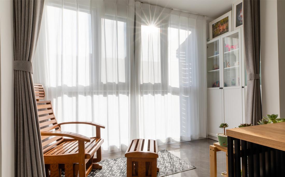 悬浮壁柜打造多彩客厅-19