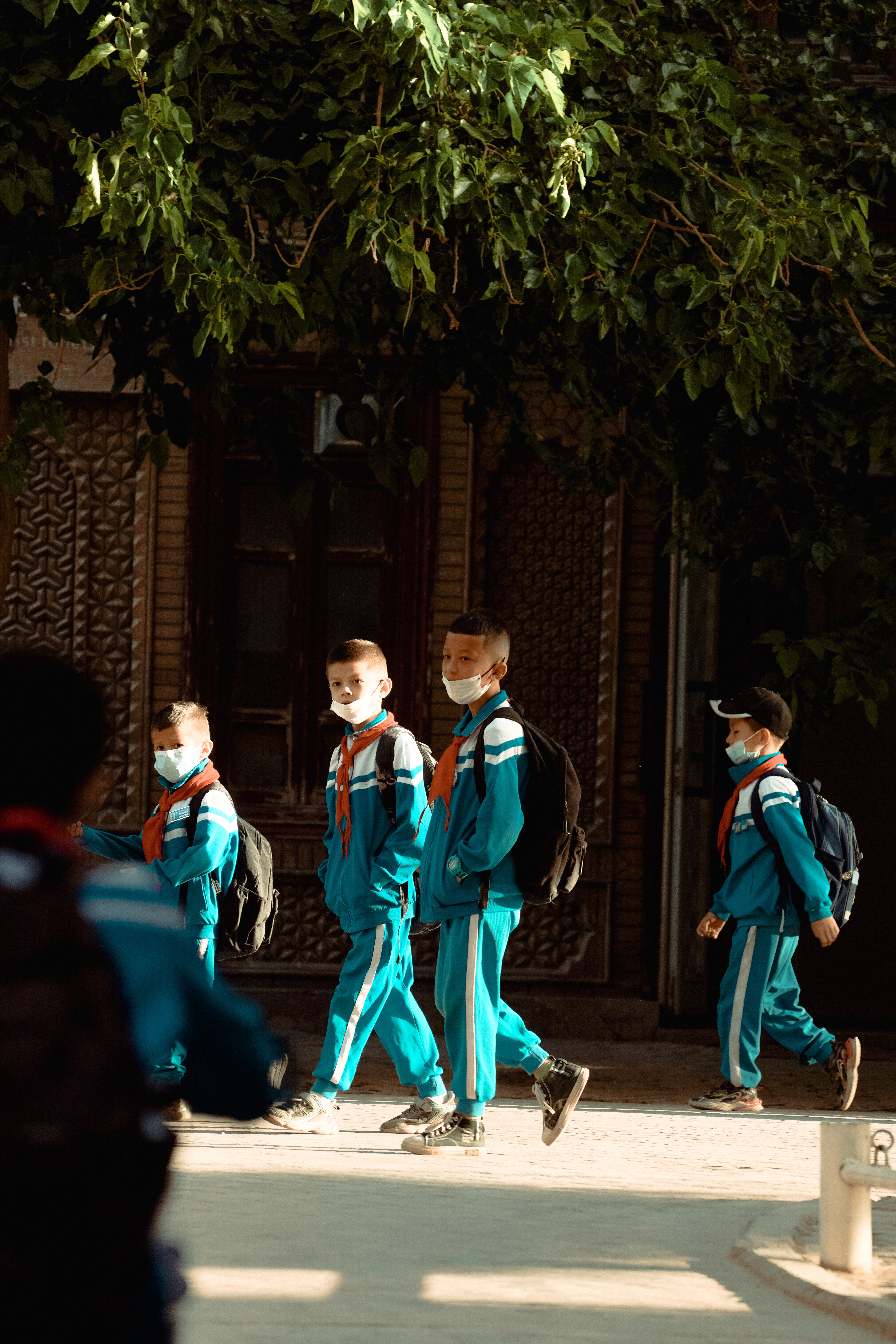 喀什清晨上学的孩子们-11