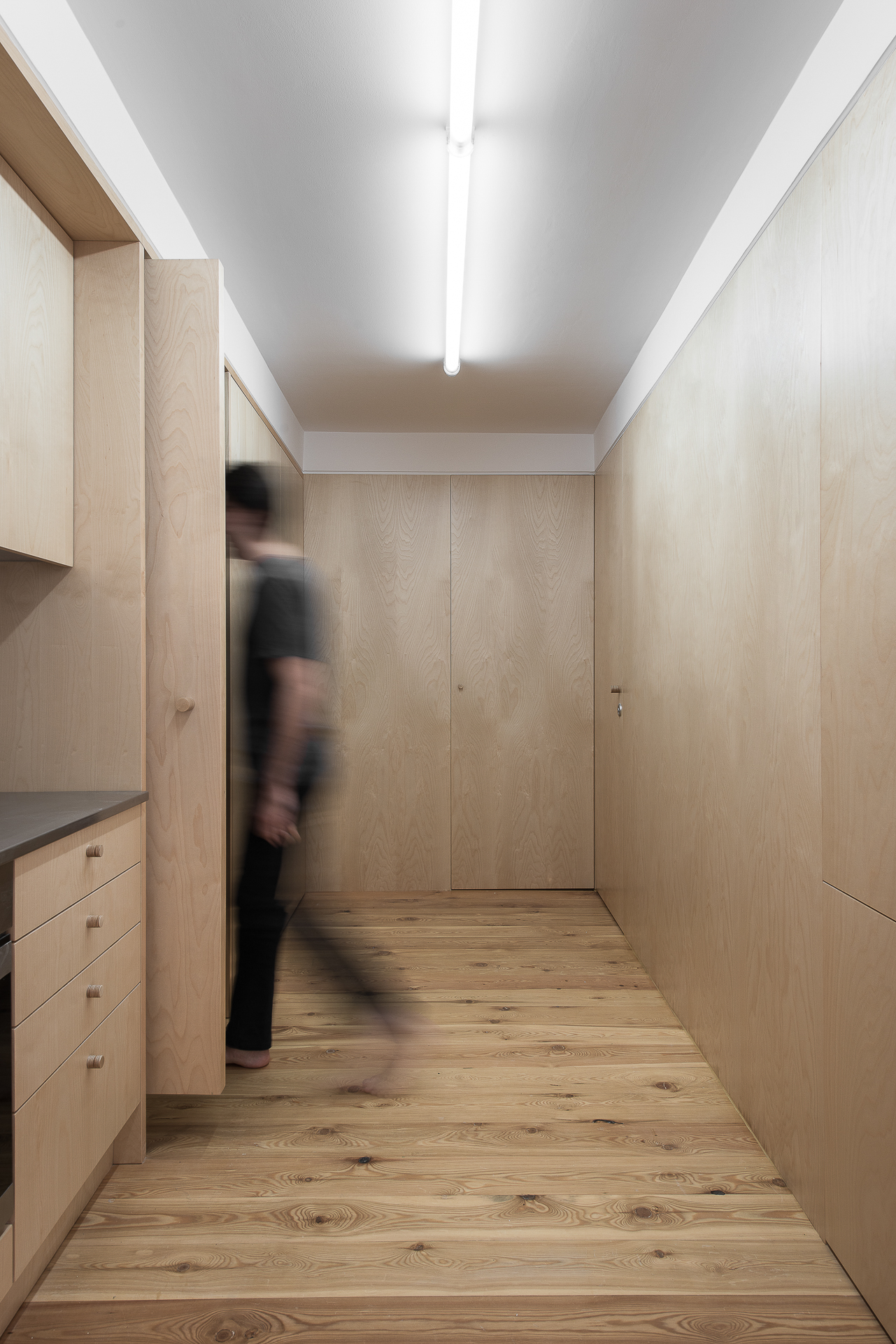 迷宫般的公寓空间，自然与室内和谐相融-12