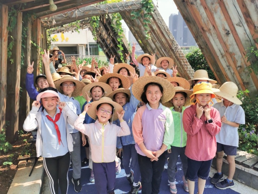 南京志远外语学校天空之园丨中国南京丨南京林业大学风景园林学院团队-11