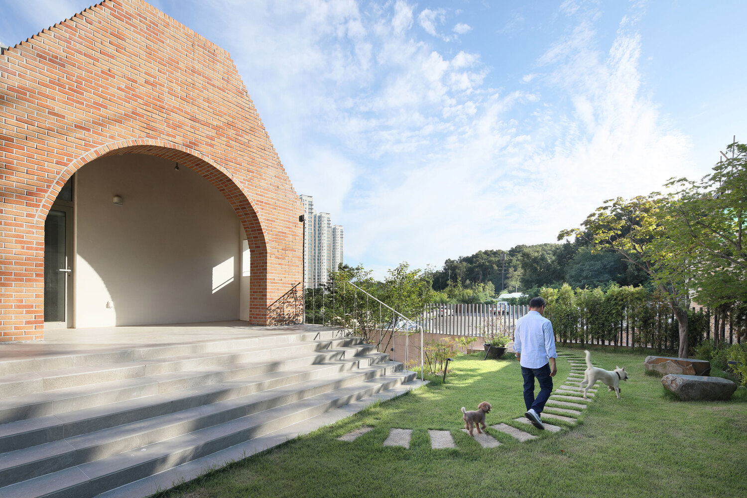 首尔郊区悬浮砖房· Zeppelin House-26