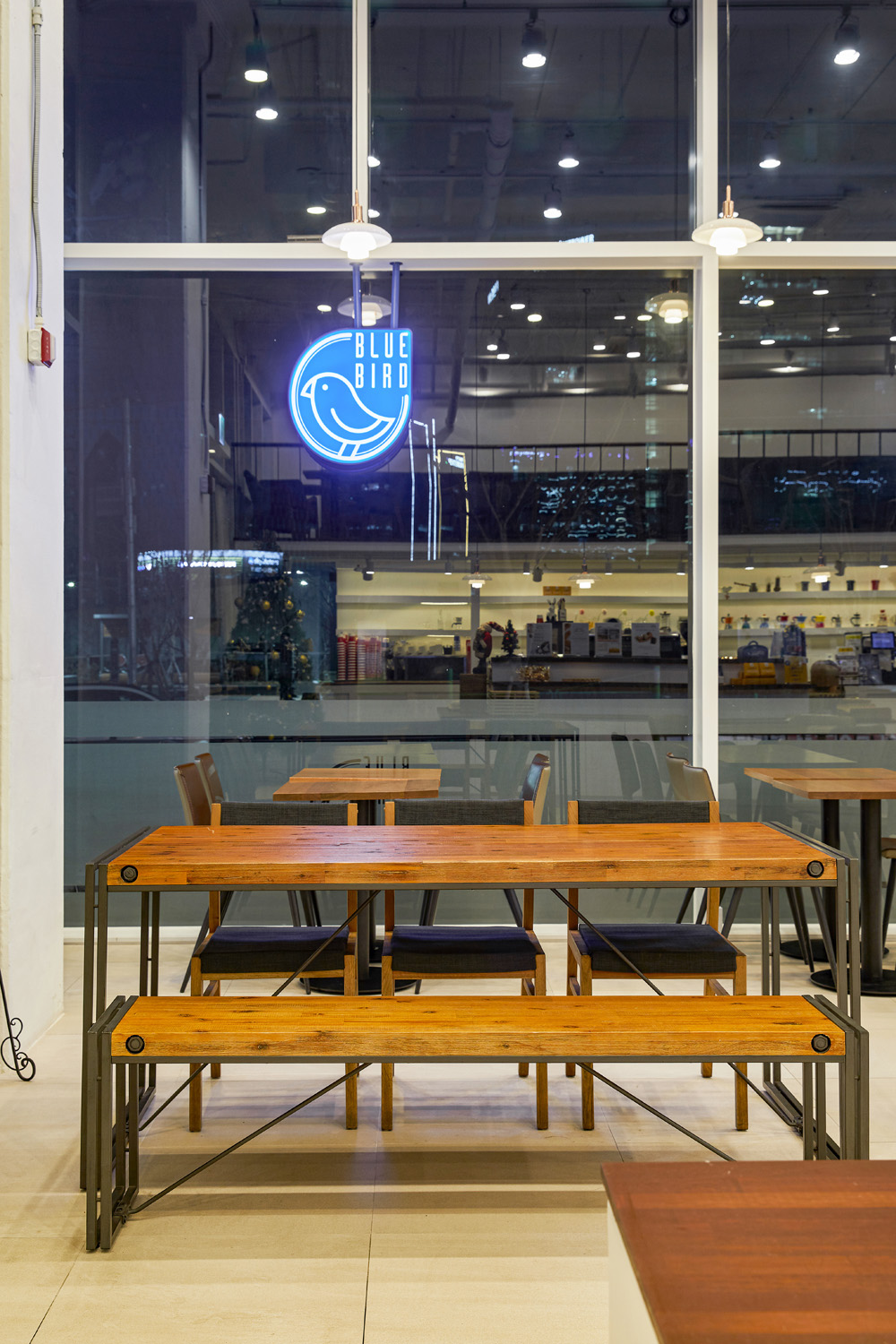 现代时尚的 Bluiverd 多层次贝壳蛋糕咖啡厅设计-22