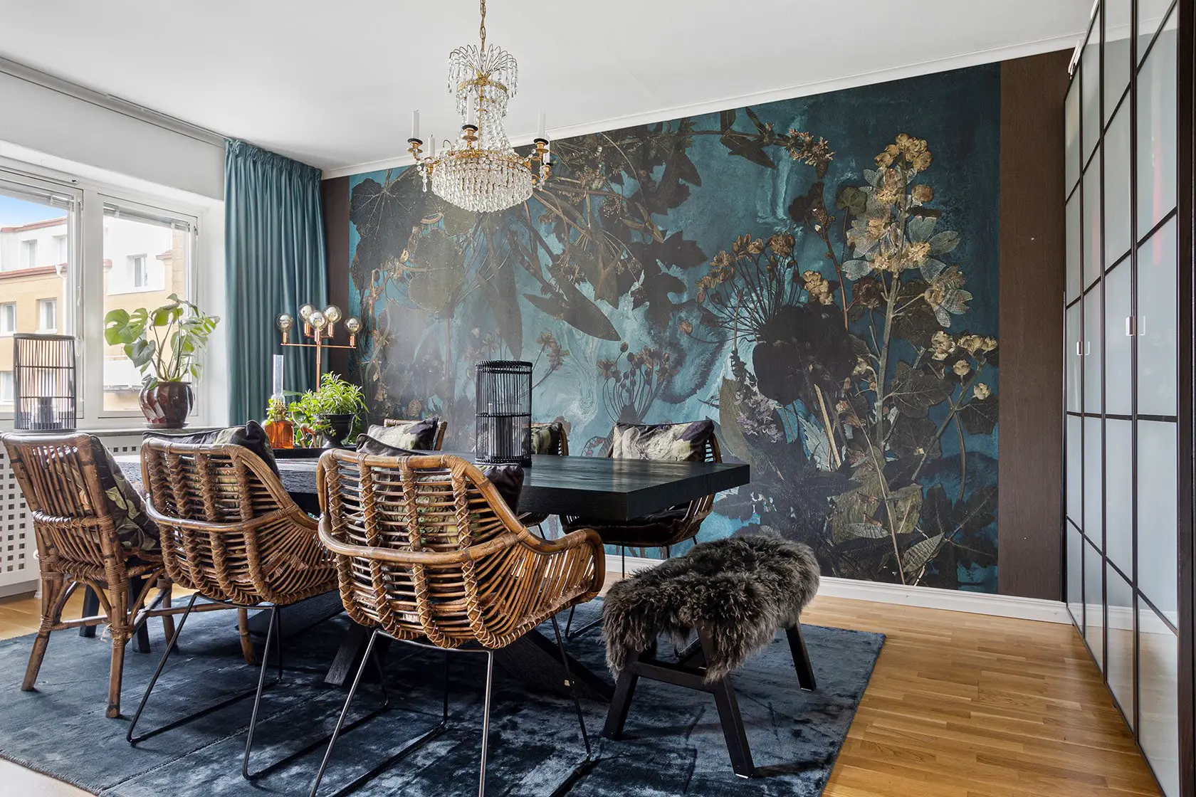 色彩斑斓的瑞典 77m2 公寓 | 极简与丰富的完美结合-1