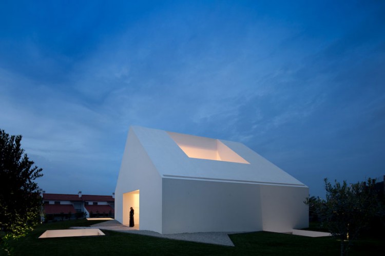 Windowless House in Portugal by Aires Mateus - Associados-20