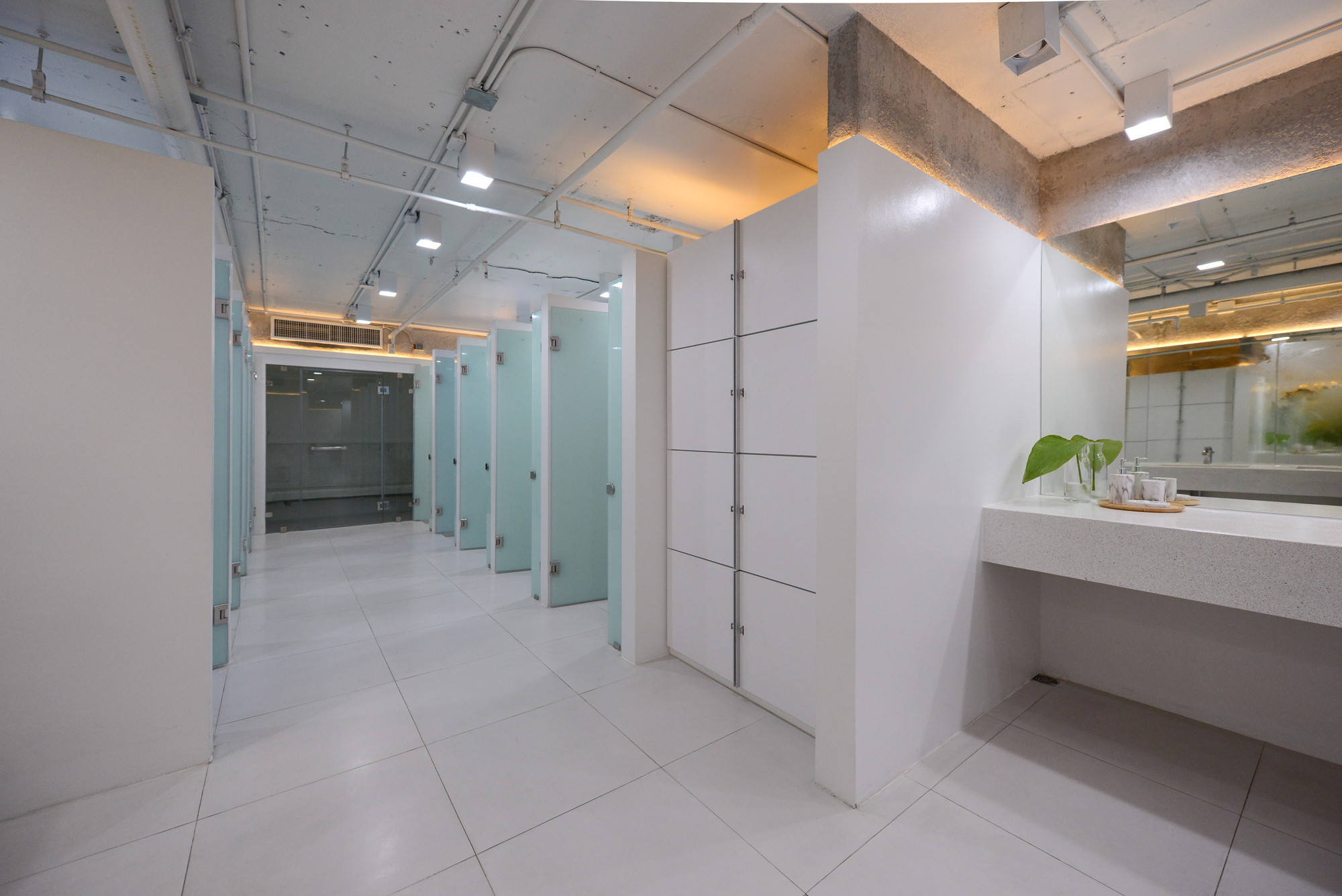 Sam Yan Gym / Looklen Architects-40