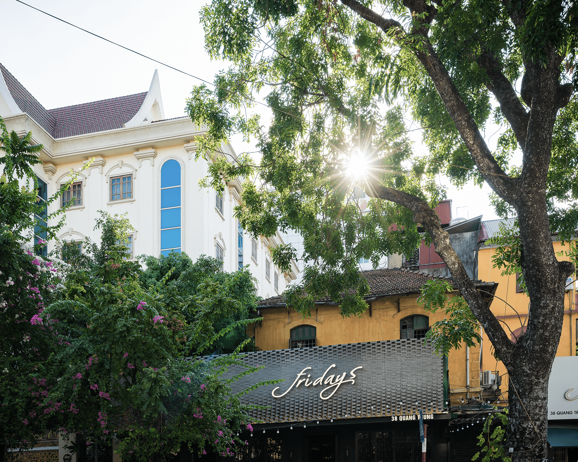 FRIDAYS BAR 室内外照片丨越南河内丨DTA 工作室-12