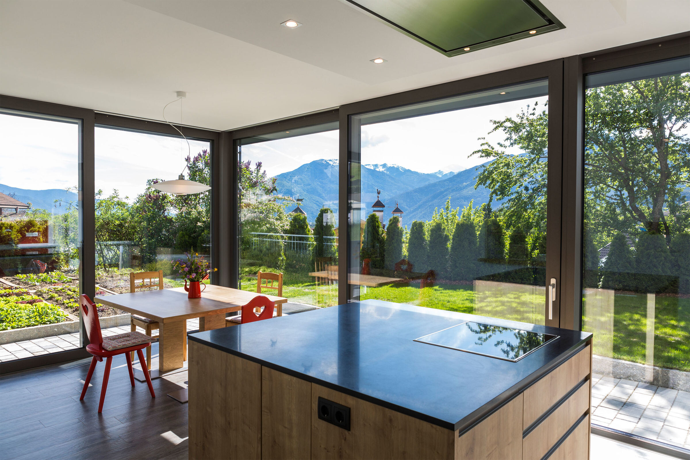 意大利双层别墅改造,木结构与南向露台打造舒适生活空间-28