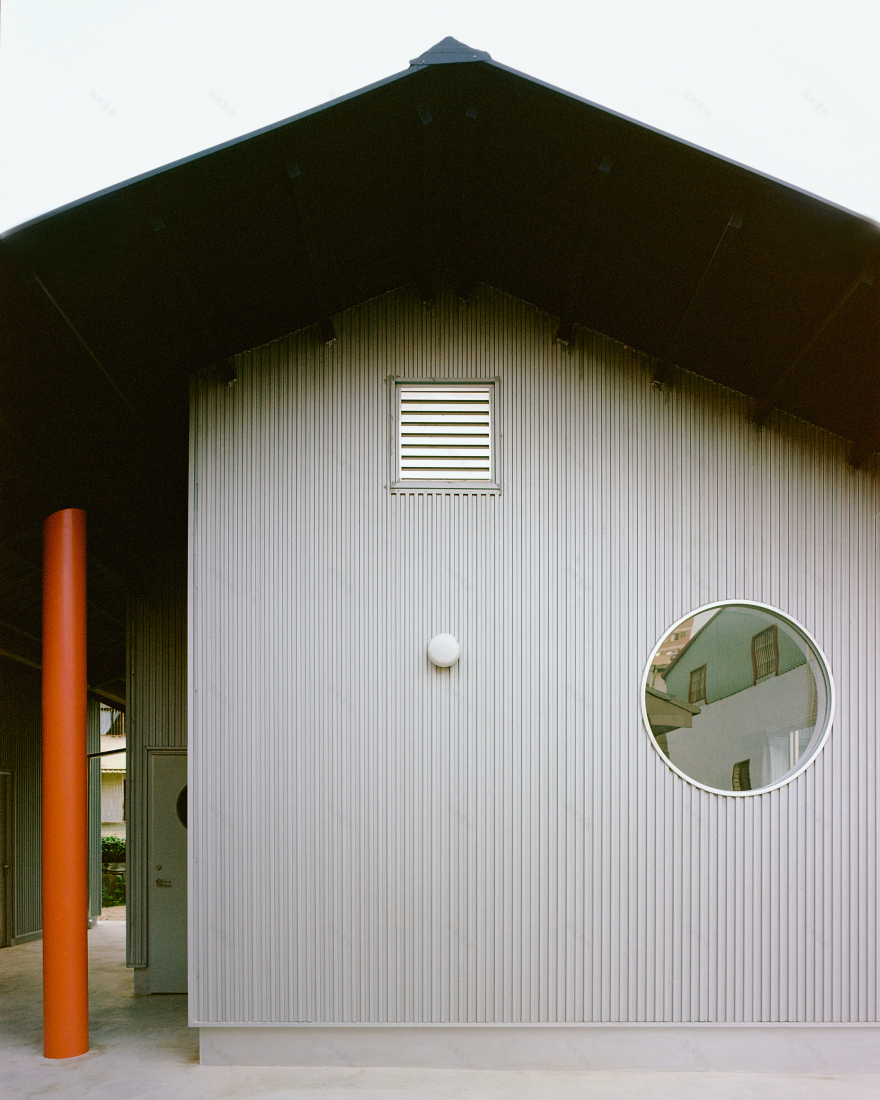 Double Roof House / Studio Tngtetshiu-7