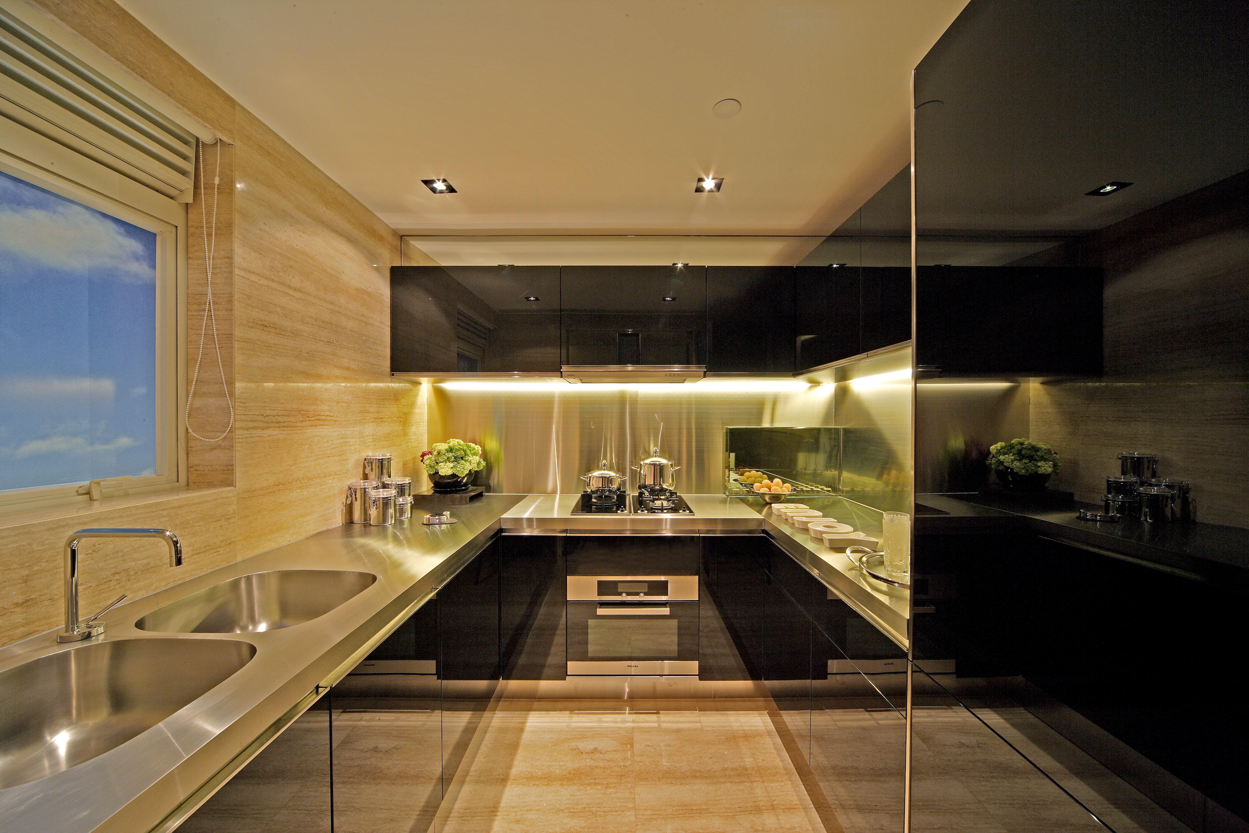 Centre Stage 梁志天-11