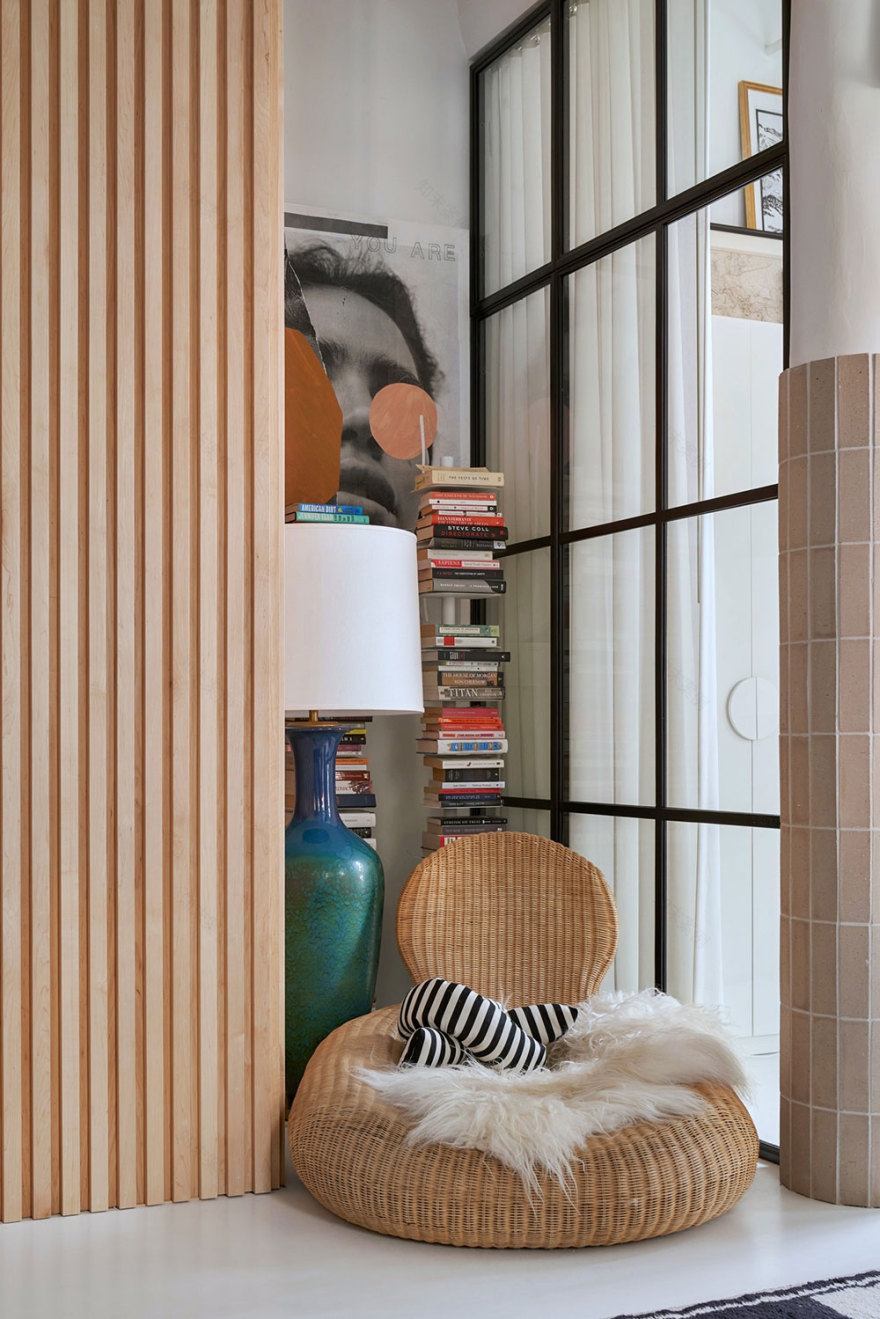 纽约明亮时尚的阁楼公寓 | 工业风与玻璃隔墙的完美结合-12