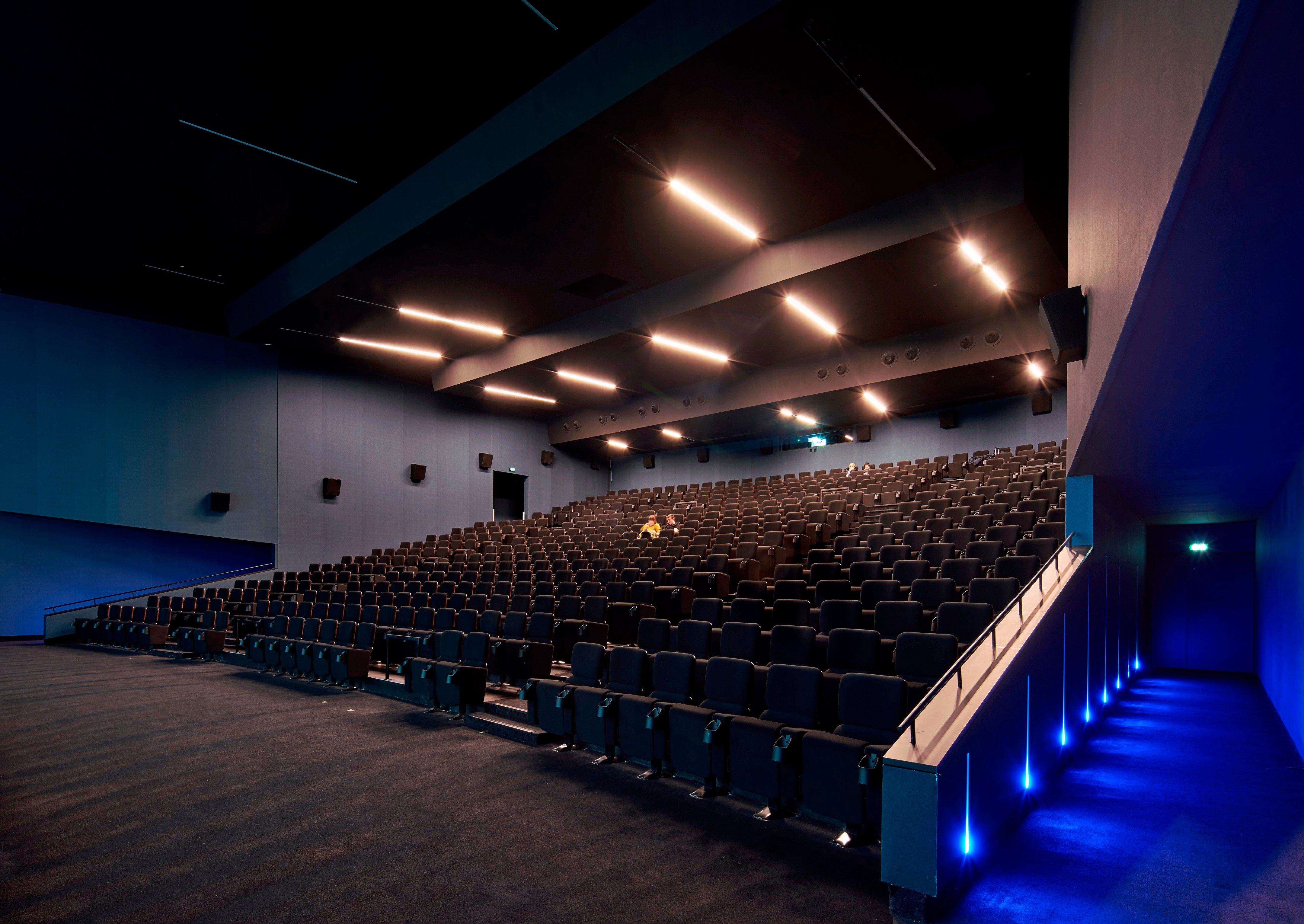 法国购物中心 UGC Ciné·Cité新型多厅影院-11