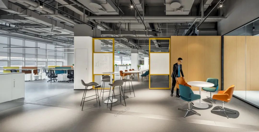 上海巴克斯酒业:科技前沿的灵动办公空间丨中国上海丨海太欧林-11