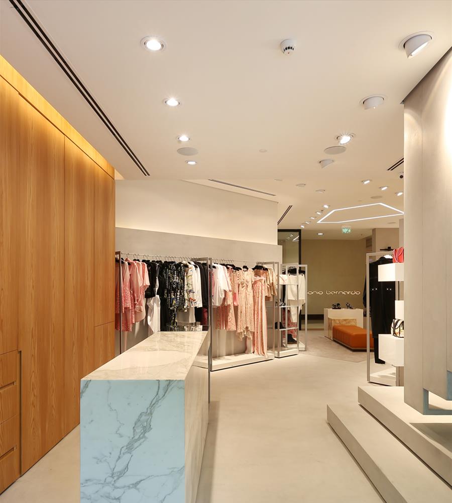 巴西 Reinaldo Lourenço 商店 | 极简悬浮楼梯设计-4