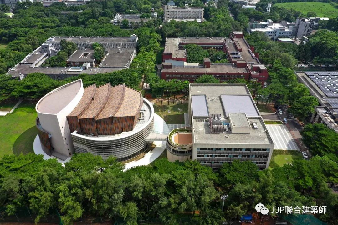 〈绿茵上的松果〉中央大学教学研究综合大楼-18