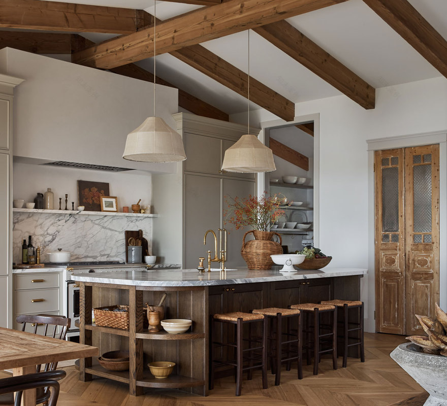 加拿大湖畔温馨自然宅,完美融合木质元素-1