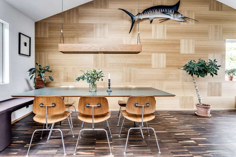 Alexander White 的现代工业风原木金属铁皮加盖设计-3