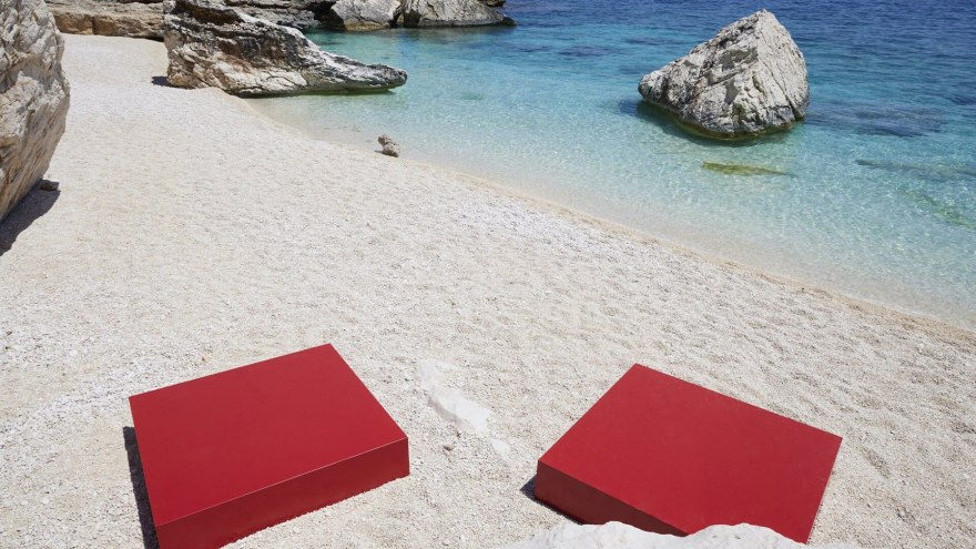 Prada 2022 男装春夏秀场丨意大利米兰丨AMO,OMA(Rem Koolhaas 为作者)-13