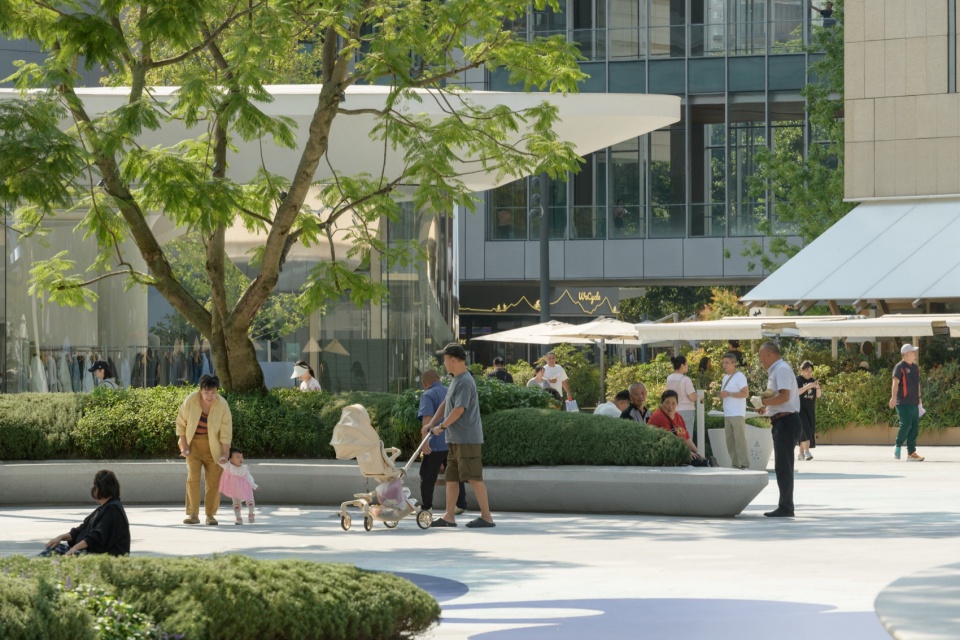 成都万象城公共广场改造设计丨中国成都丨扎哈·哈迪德建筑事务所,FLO景观设计事务所等-17