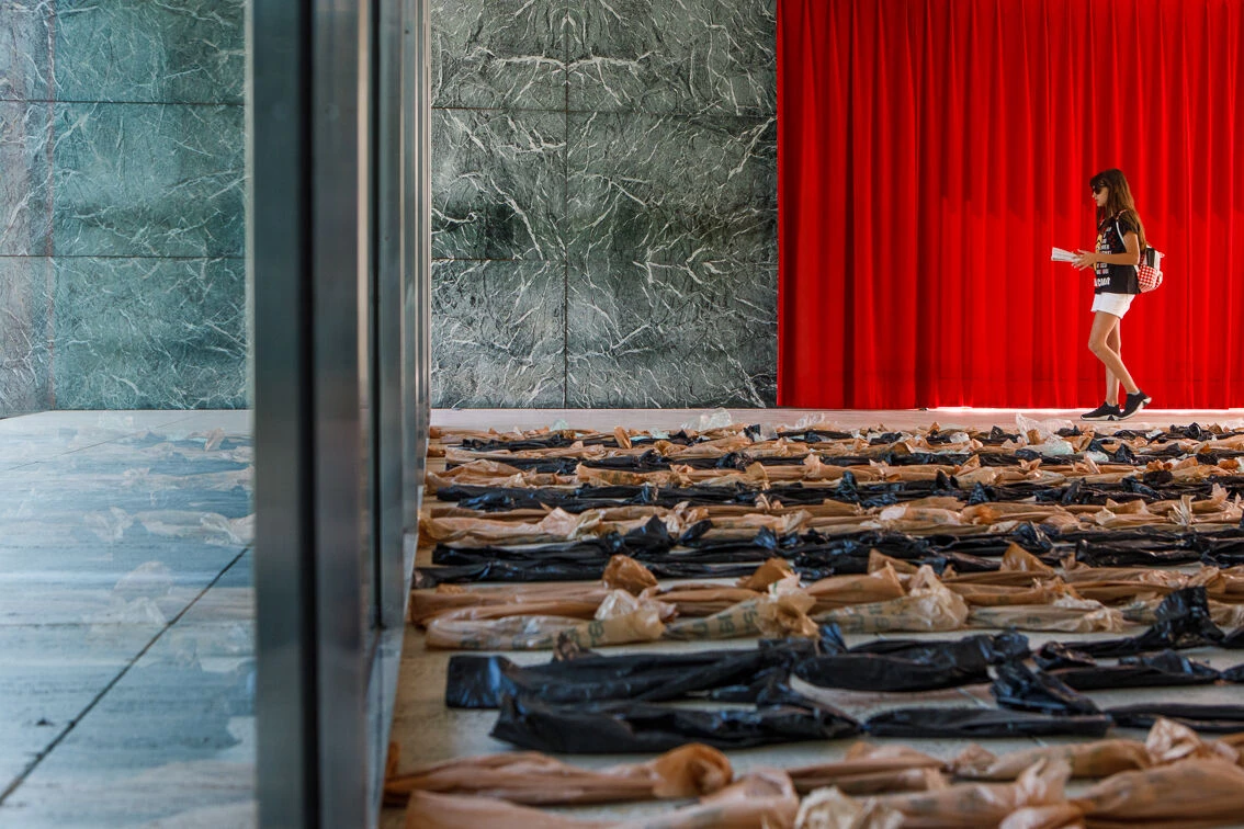 金钱的成本:筏丨西班牙巴塞罗那丨Mark Cottle-25