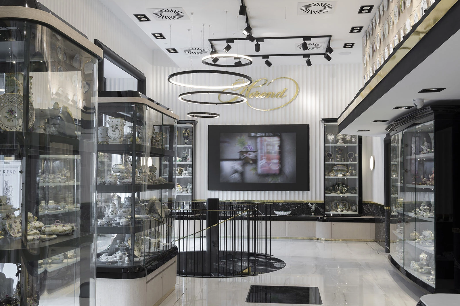 布达佩斯百年瓷器店,LED 灯光营造典雅氛围-11