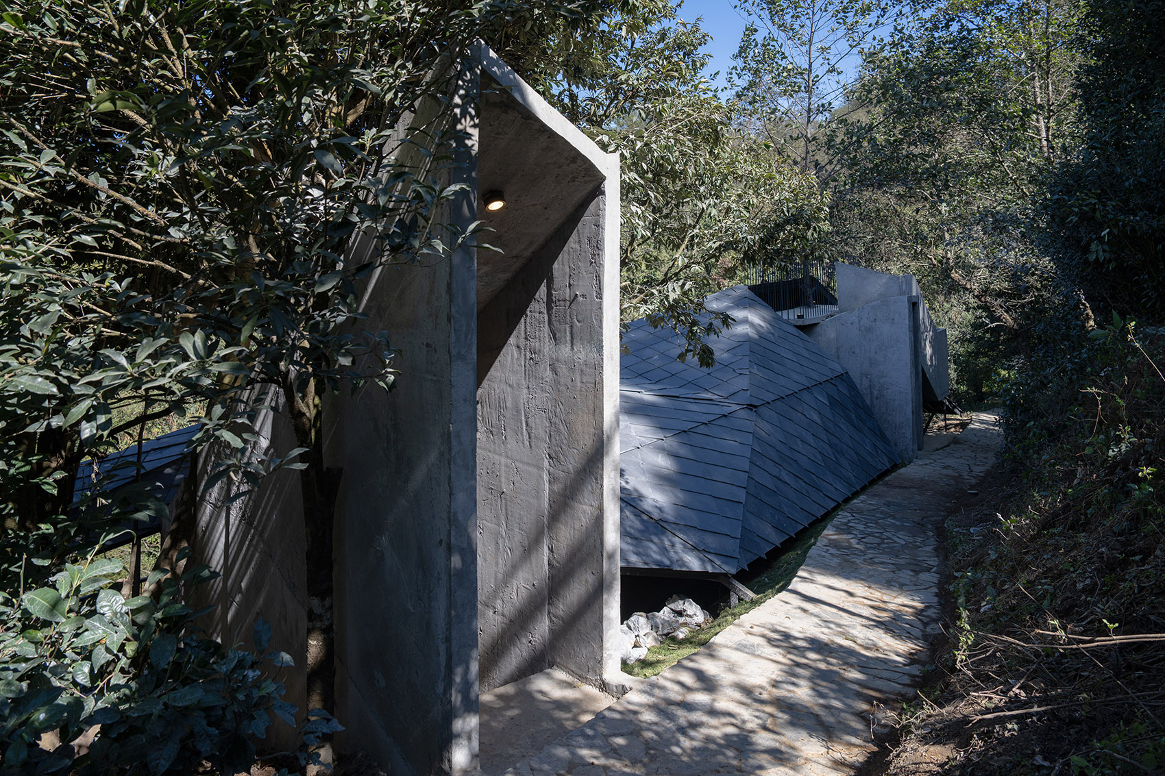 隐入山林的建筑——云南大理无量山风景厕所丨孔祥伟工作室-16