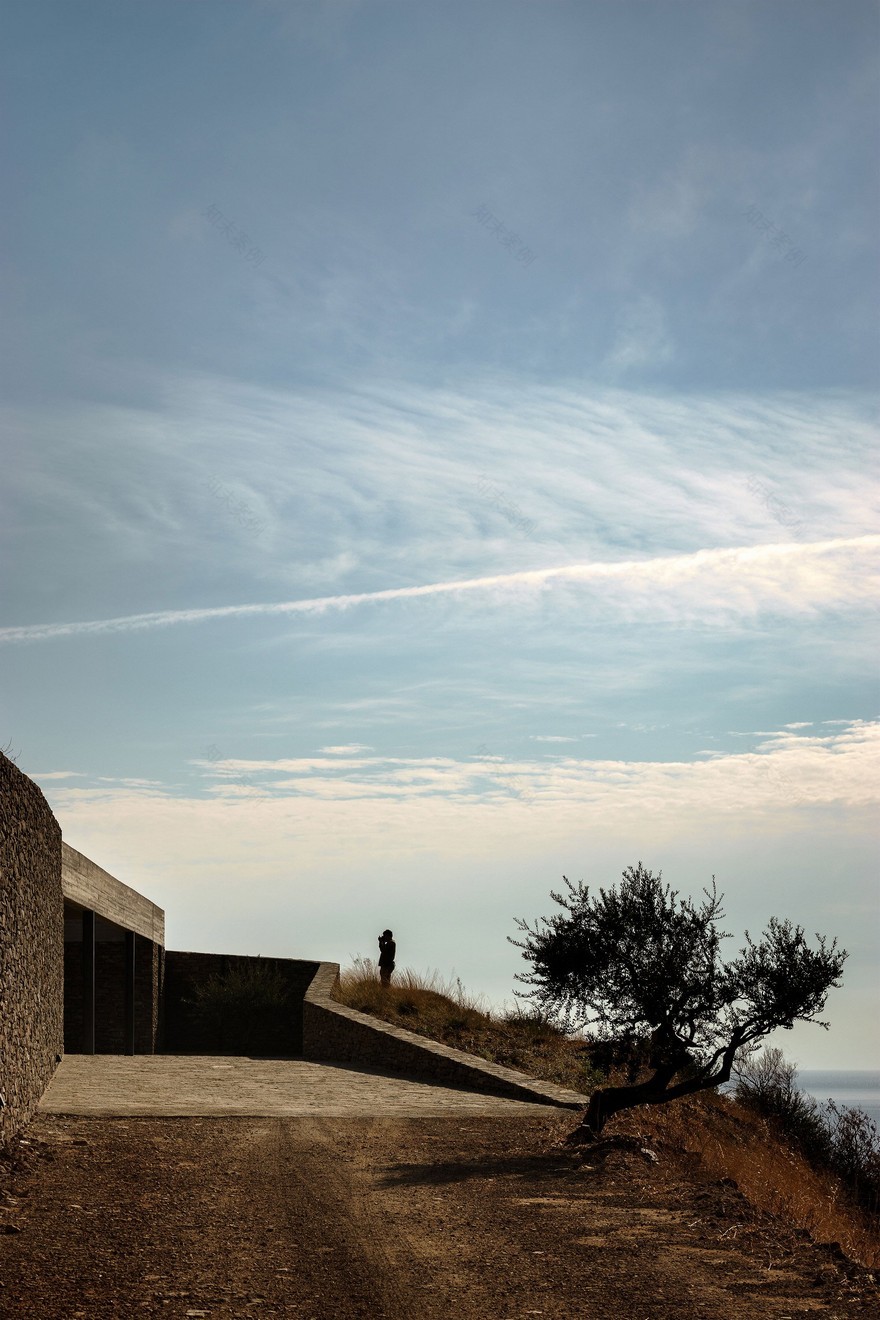 Ring House is an Oasis in a Beautiful But Very Demanding Environment-18