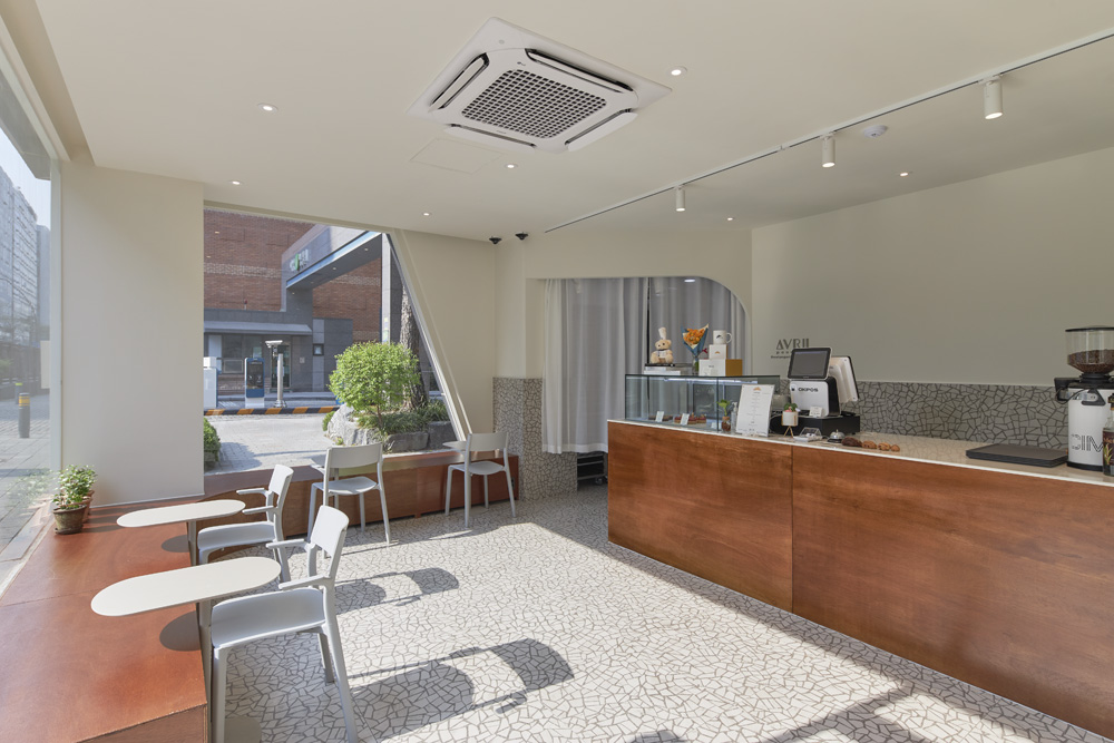 16 坪现代咖啡厅，简约风格中的温馨之作-3