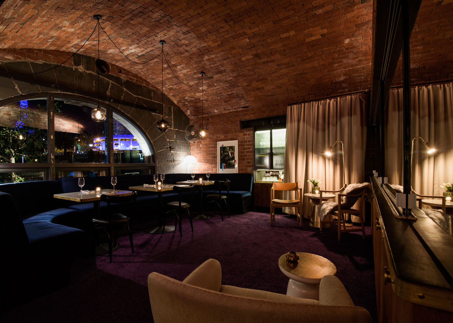 墨尔本地下酒吧“朝圣者” 造现代神秘空间-20