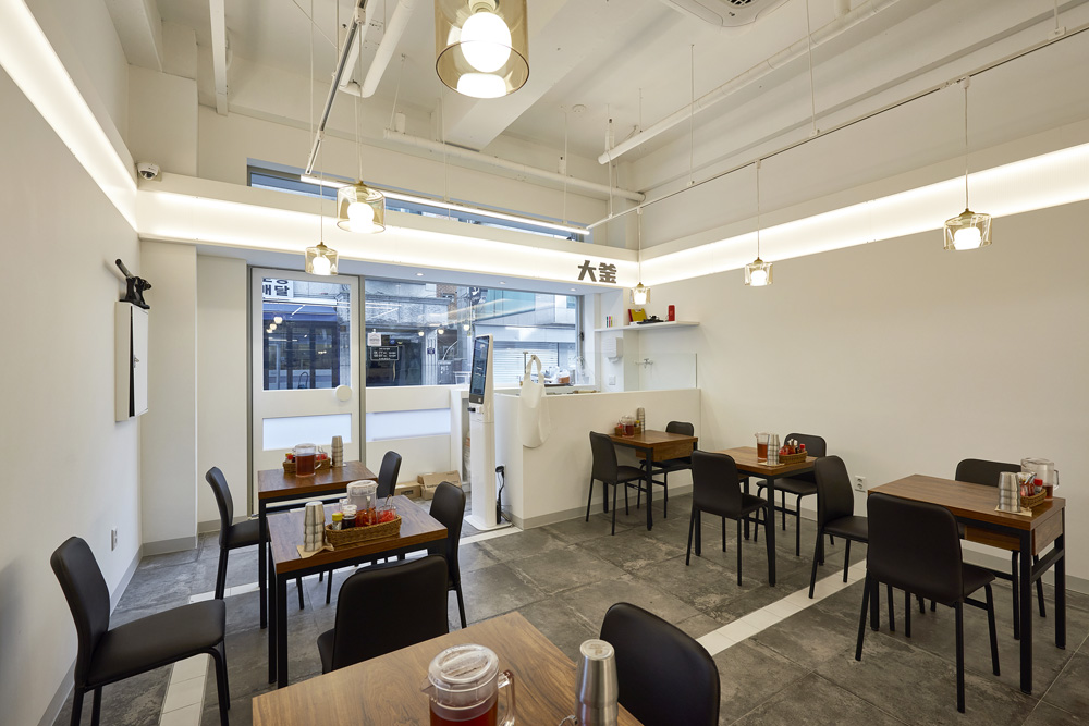 白色与木质，打造 16 平极简之家-9