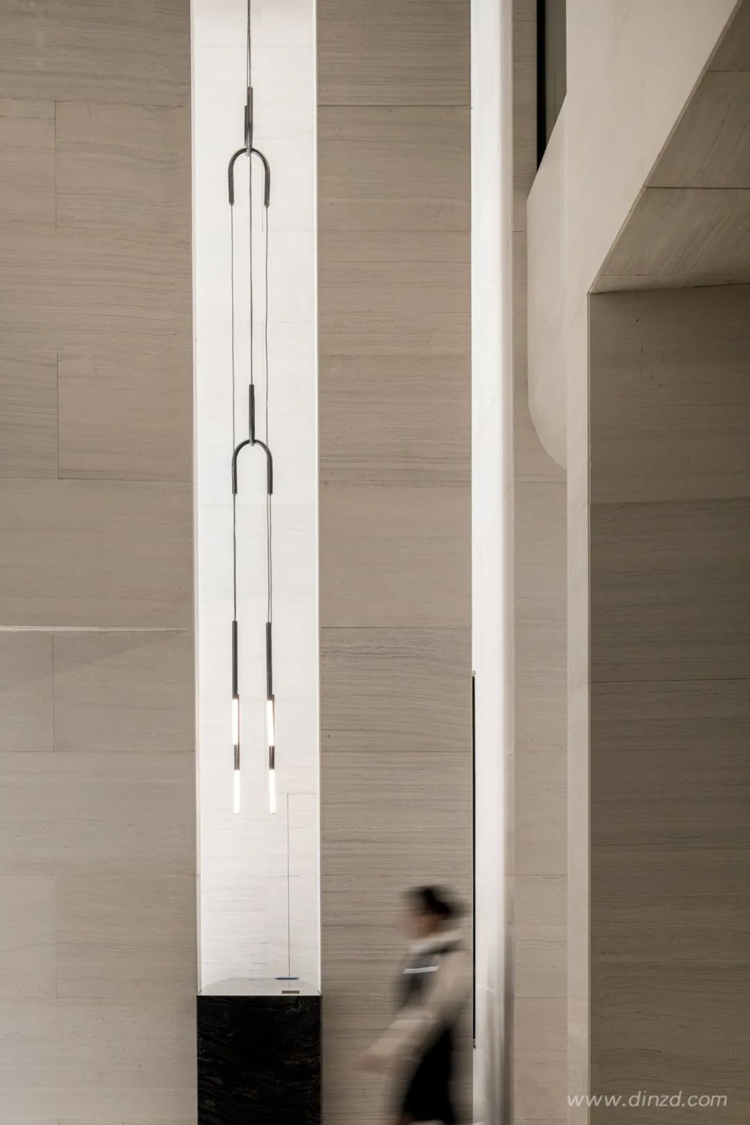 青岛 MOMA 通汇当代阅销售中心 | 现代与线条主义的艺术混搭-8