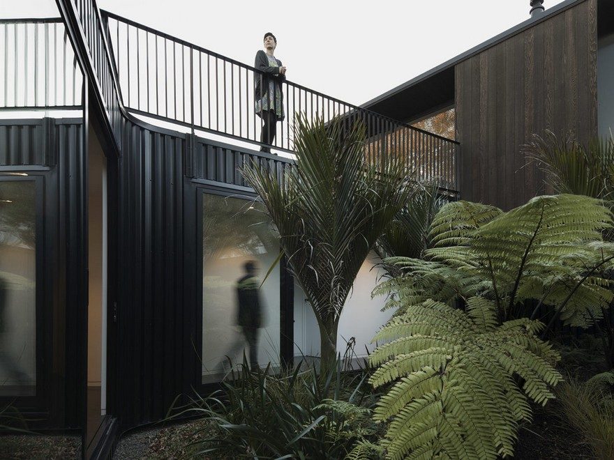 Modern Steel-Framed Home With Extensive Views Over Auckland-0