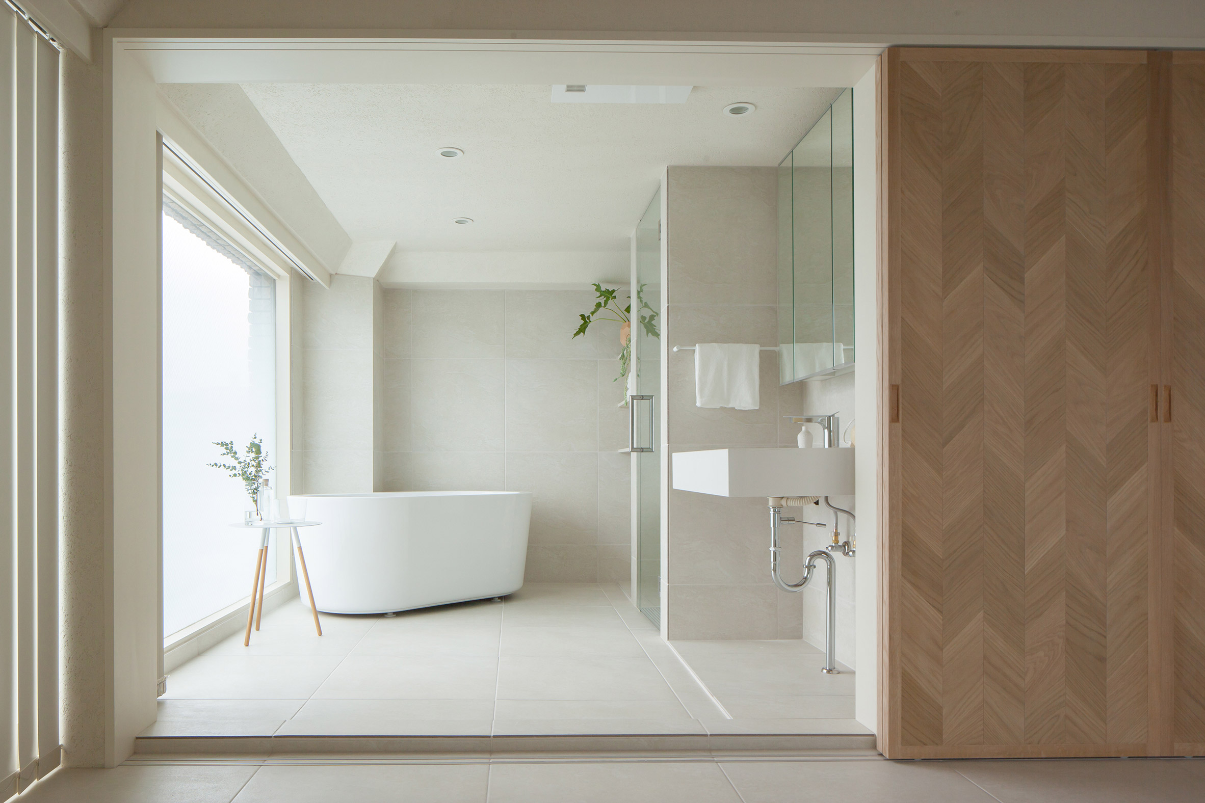 Hiroyuki Ogawa Architects divides up tiny apartment with sliding screens-16