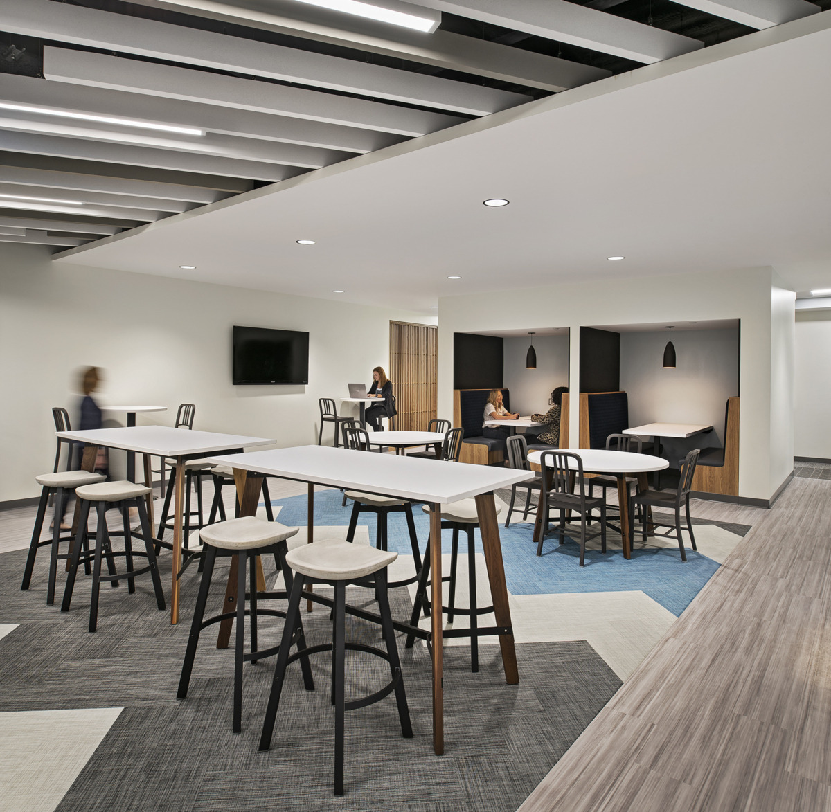 Home Point Financial Ann Arbor 办公室 - 自然光线与协作空间的完美结合-11