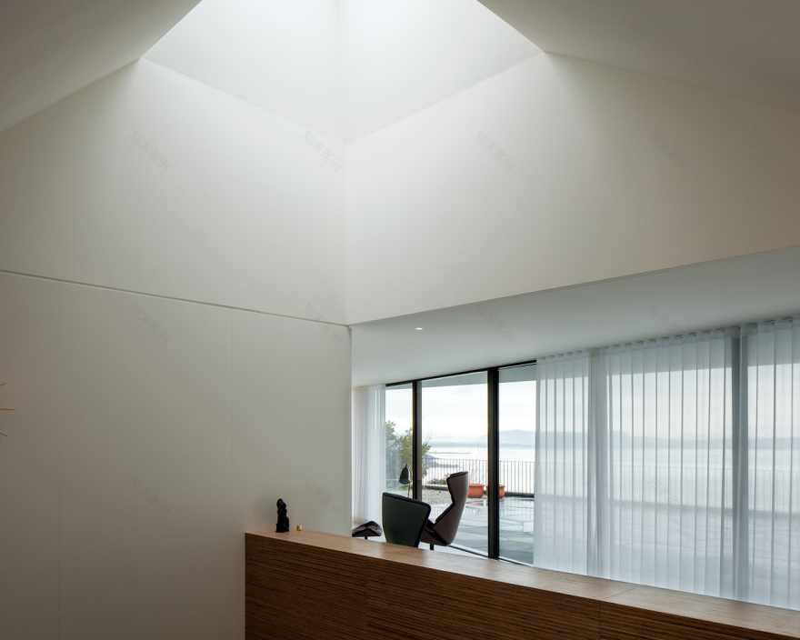 瑞士 Hauterive 湖畔混凝土与玻璃的现代住宅-49