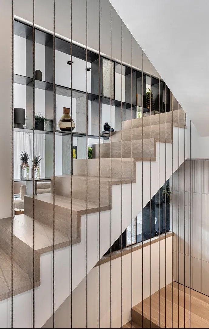 Aviram Kushmirski 打造轻奢风空间，黑白色调与实木地板的完美搭配-56