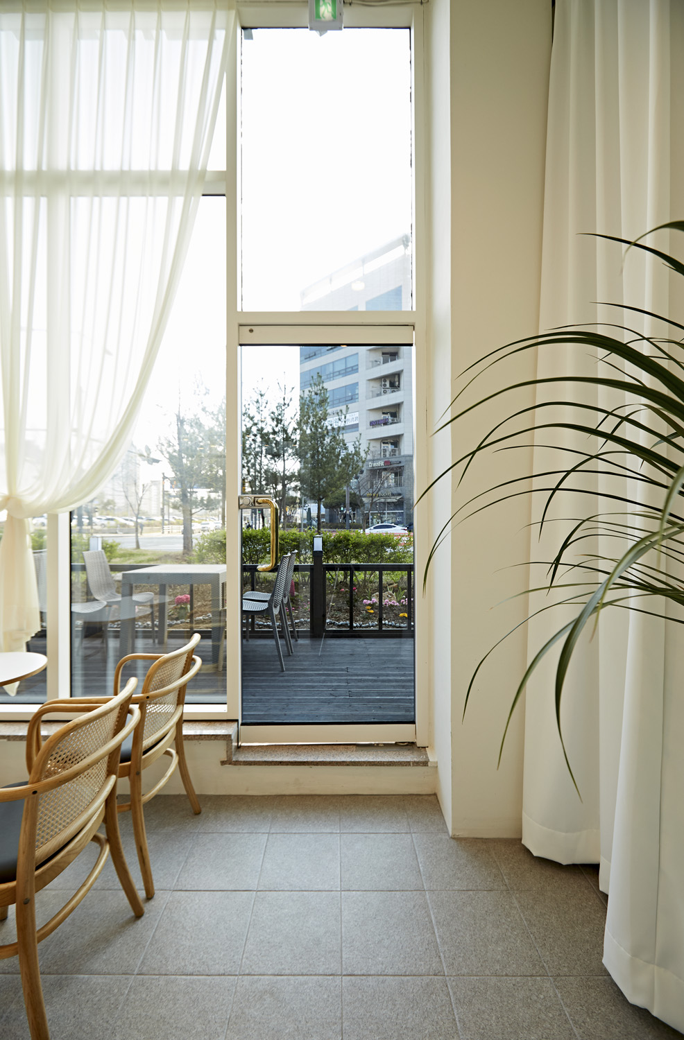 18 坪卡啡因的现代时尚 | 极简与舒适的完美融合-11