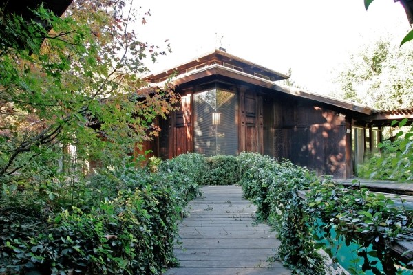 怡居（假设用于建筑名称，Yee音译可主要为怡 ，House一般指房屋、住宅等）

如果Yee是特殊人名、地名的专有翻译等特定情况，需根据具体背景进一步确定若以上回复不符合要求，请提供更多关于Yee的背景信息 -8