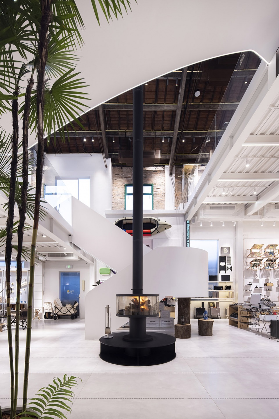 杭州观堂设计 | BACKROAD 户外集合店,老厂房的新生与多元空间-27