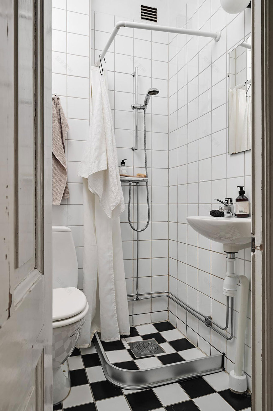 哥德堡 47㎡小公寓 | 绿色墙壁搭配高天花板,视觉冲击力十足-22