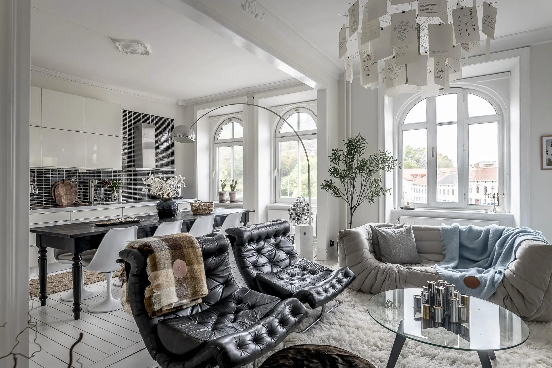 瑞典极简白色公寓，完美融合复古与现代元素-2