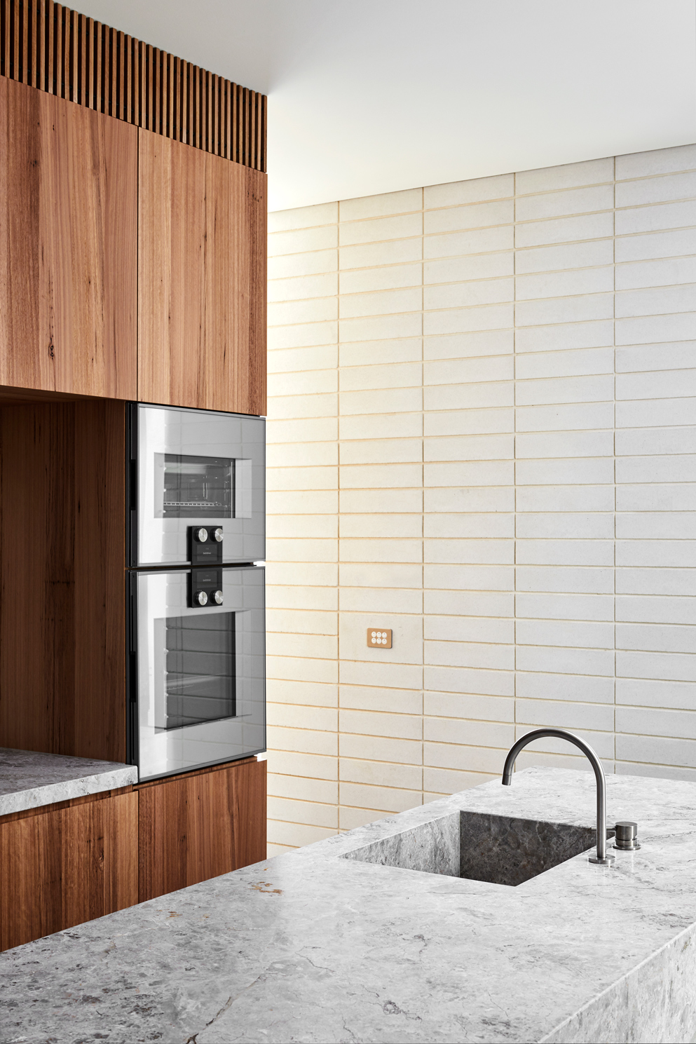 Edsall Street 住宅 | 砖石与光的现代对话-11