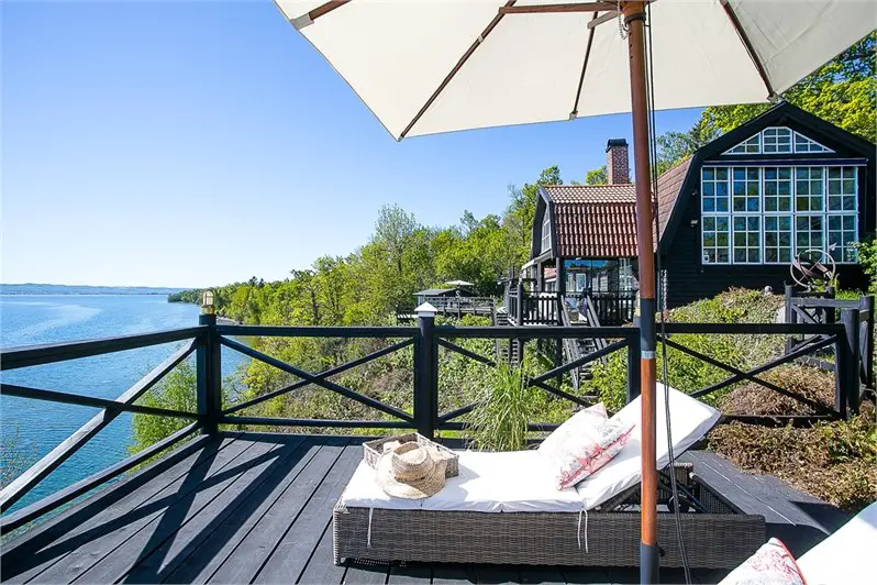 瑞典湖边百年老屋翻新，白色海洋风格度假屋-32