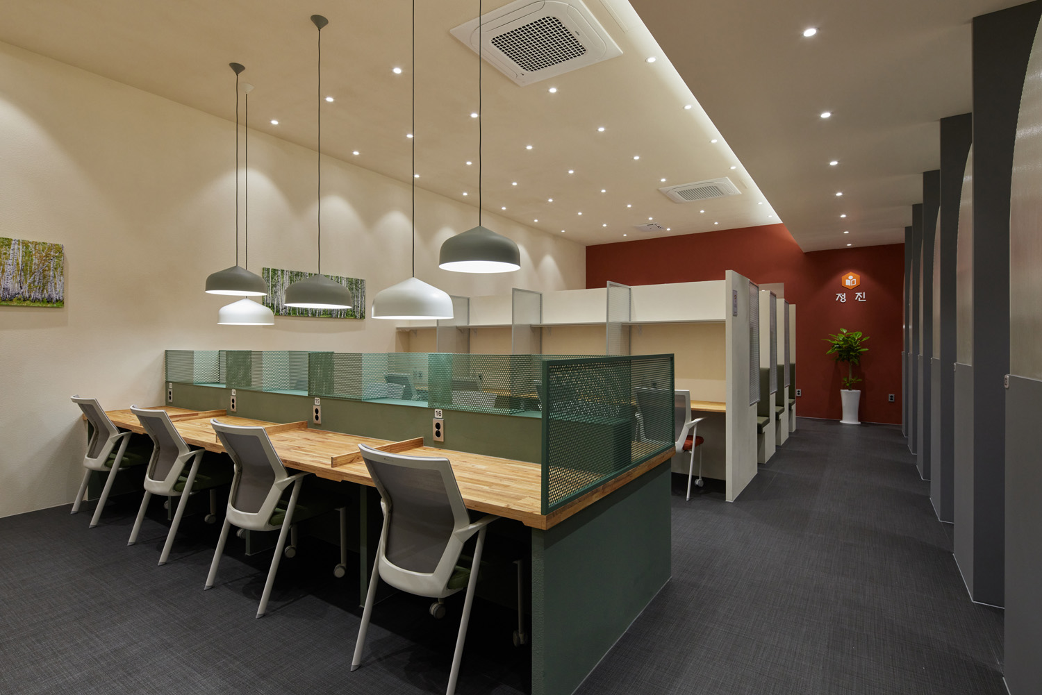 干净利落的 40 平米咖啡厅室内设计-4