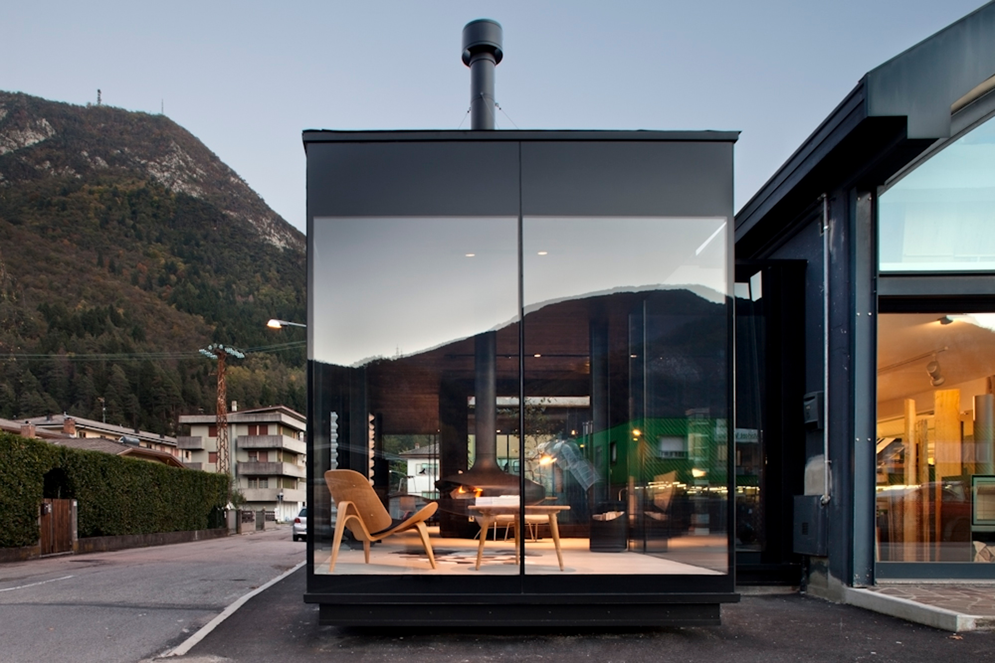 玻璃之屋 · 木质壁炉展示空间的扩建与创新-14