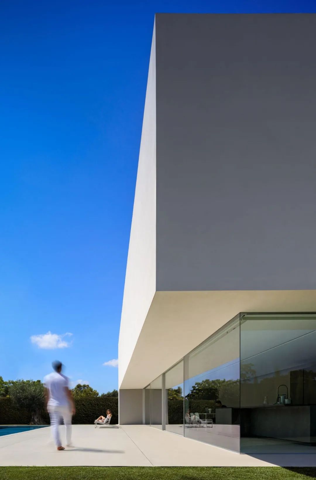 西班牙巴伦西亚“寂静之屋” | 半埋入式极简美学-16