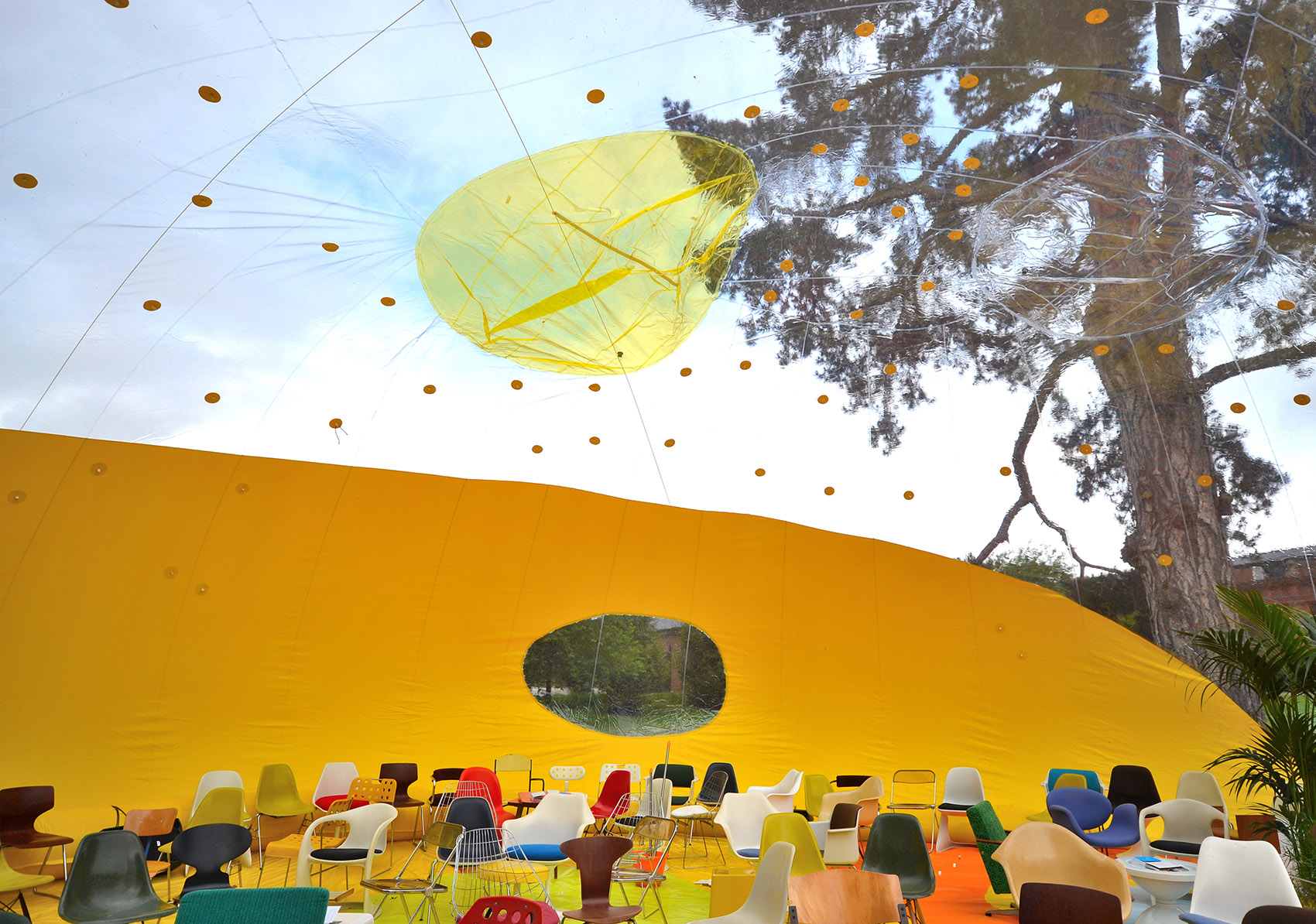 东伦敦的黄色大泡泡 / Dosis-57