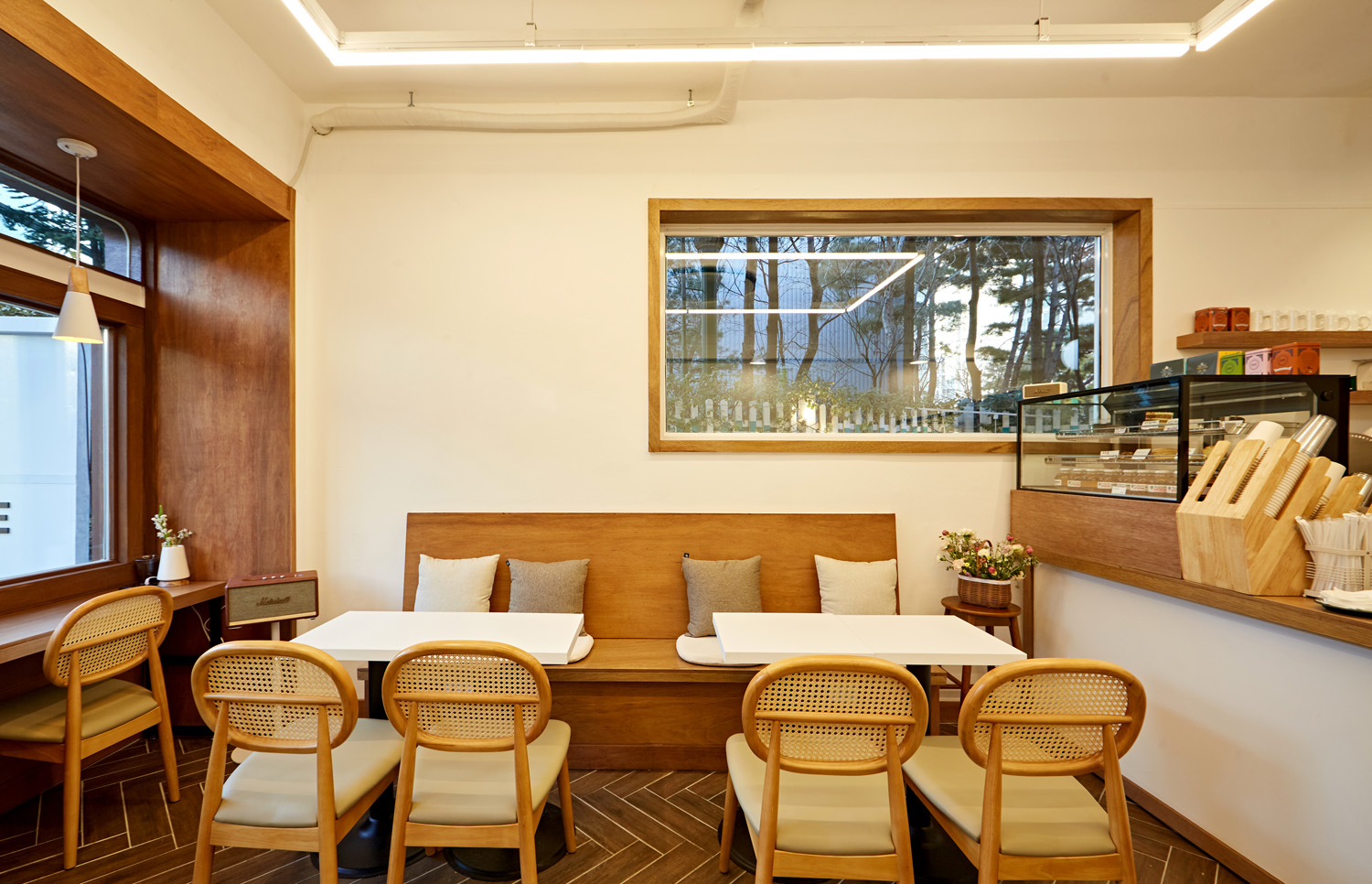 简约白色调 8 坪咖啡厅设计-9