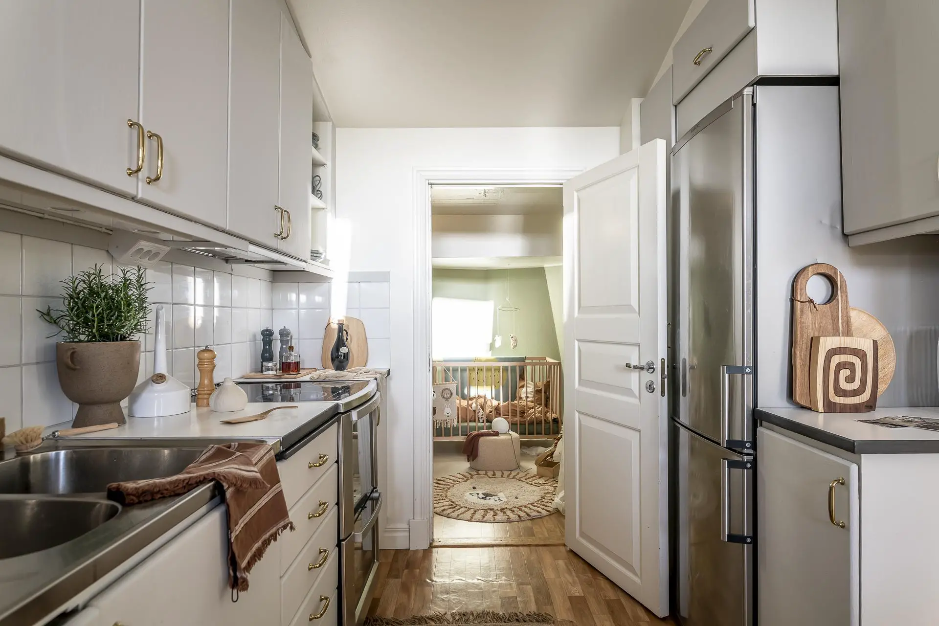 瑞典 1890 年老宅,75m2 明亮公寓的巧妙优化-20