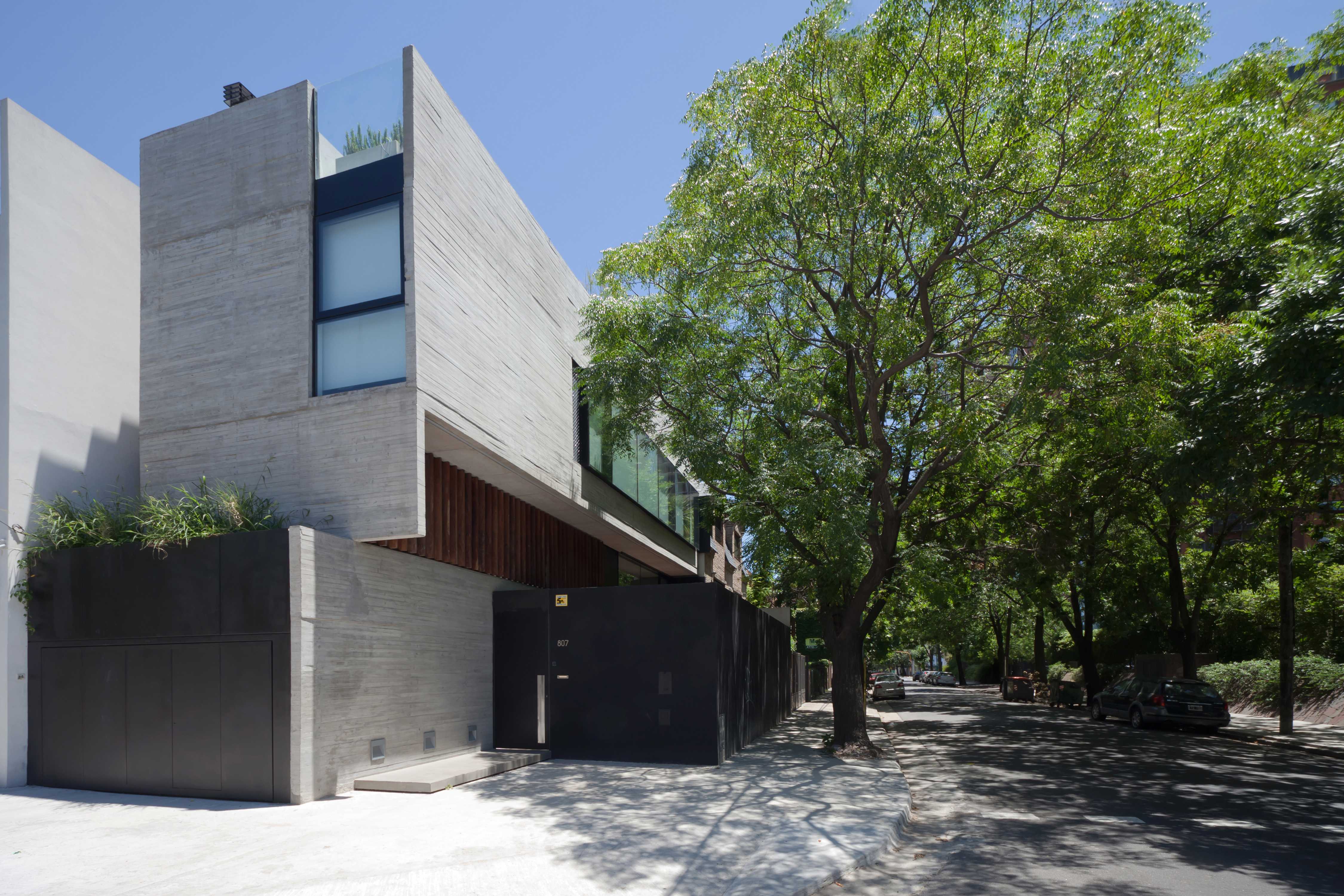 布宜诺斯艾利斯“角落之家”垂直布局的现代住宅设计-7