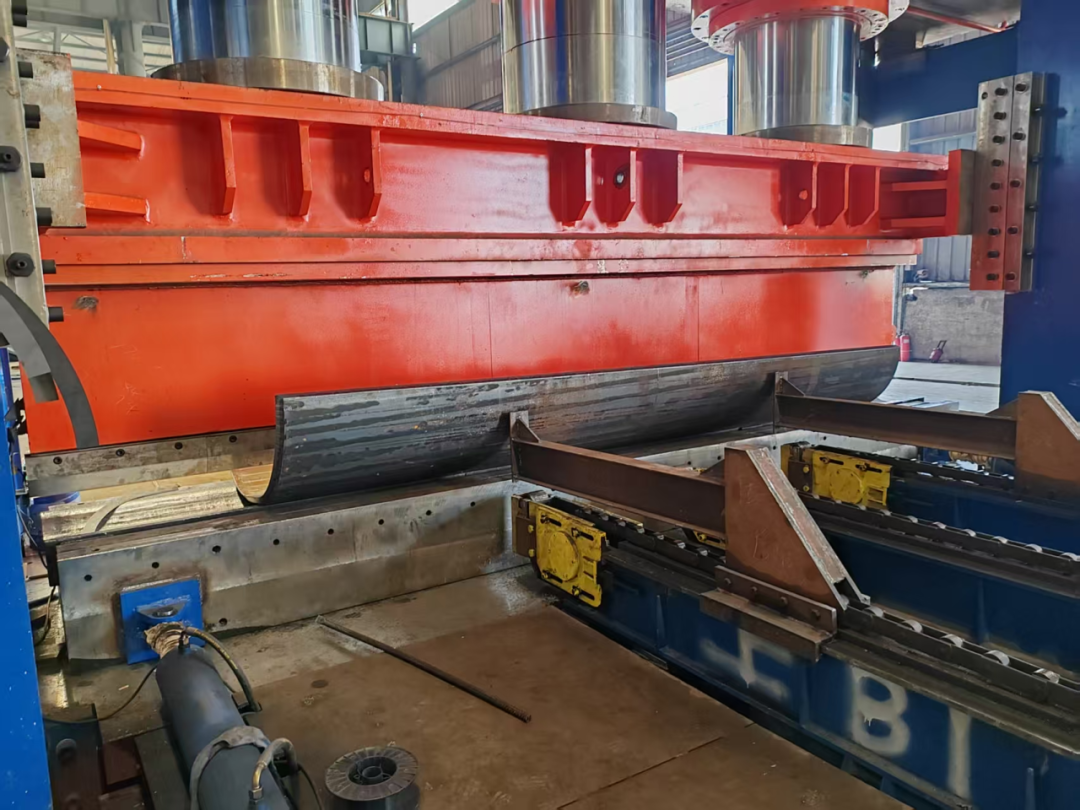 昆明长水国际机场T2航站楼（南段）项目B区钢结构工程完成首吊-55